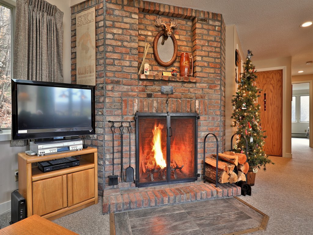 Fall Line Condo E6 Vacation Rental in Killington - RedAwning