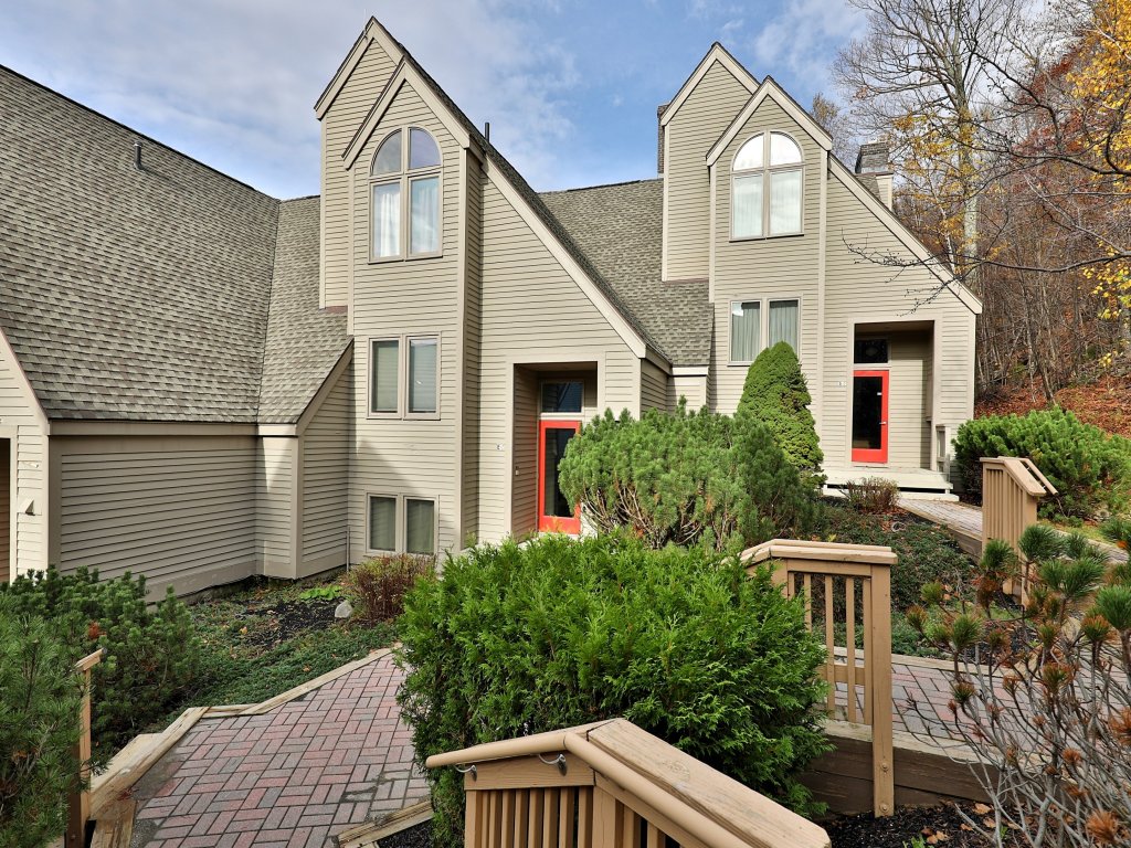 Fall Line Condo E6 Vacation Rental in Killington - RedAwning
