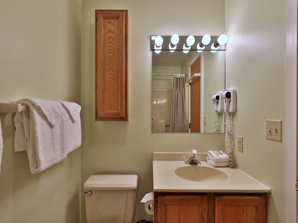 Fall Line Condo E2A/B Vacation Rental in Killington - RedAwning