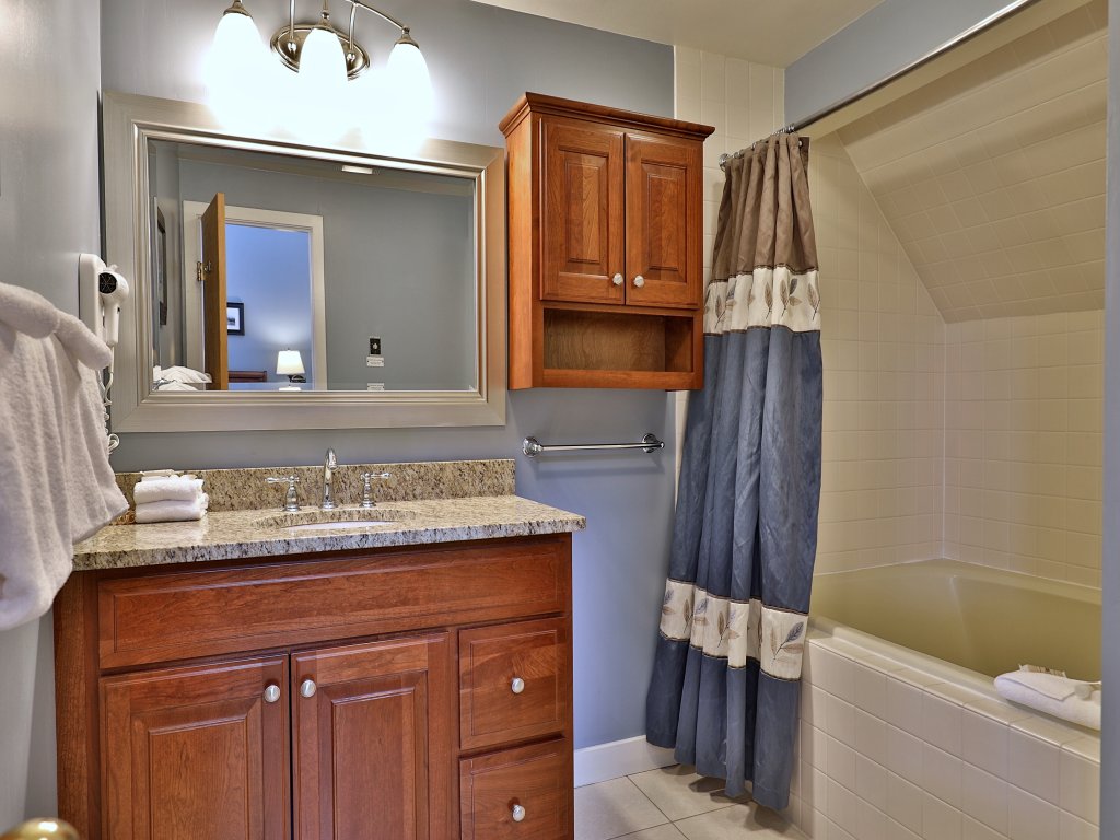 Fall Line Condo E2A/B Vacation Rental in Killington - RedAwning