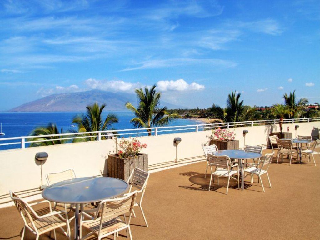 ROYAL MAUIAN, #302 Vacation Rental in Hawaii - RedAwning