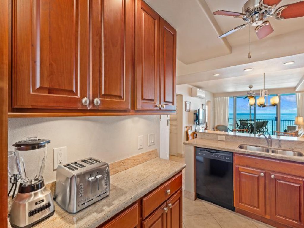 ROYAL MAUIAN, #317 Vacation Rental in Hawaii - RedAwning