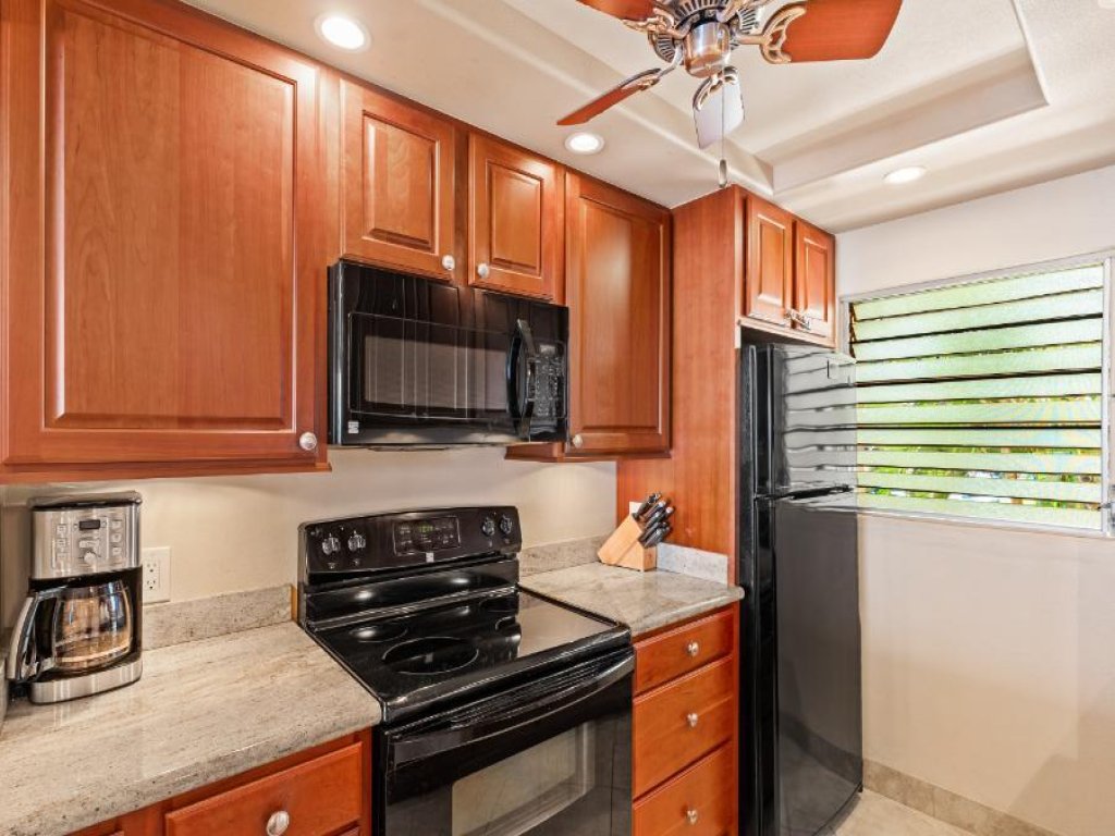 ROYAL MAUIAN, #317 Vacation Rental in Hawaii - RedAwning