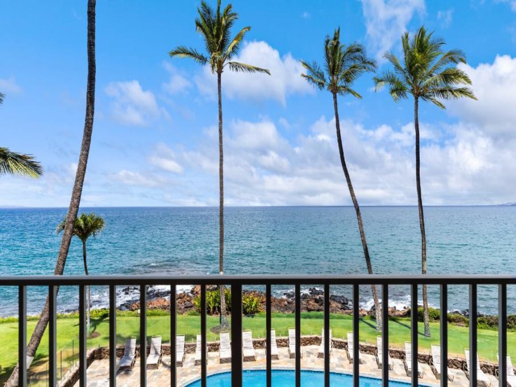 ROYAL MAUIAN, #317 Vacation Rental in Hawaii - RedAwning