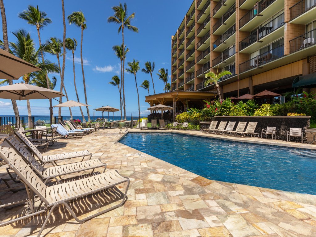 MANA KAI MAUI RESORT, #812C Vacation Rental in Hawaii - RedAwning