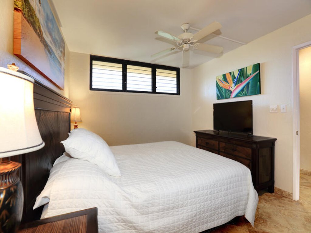 Kihei Surfside #511 Vacation Rental in Hawaii - RedAwning