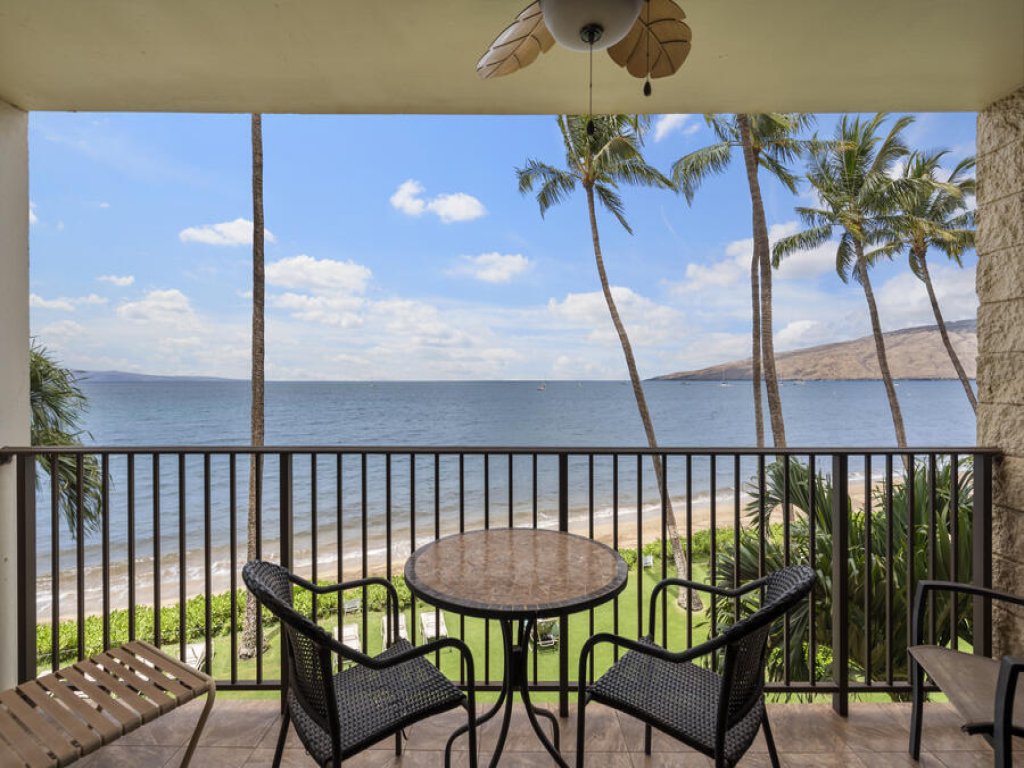 KIHEI BEACH, #305* Vacation Rental in Hawaii - RedAwning