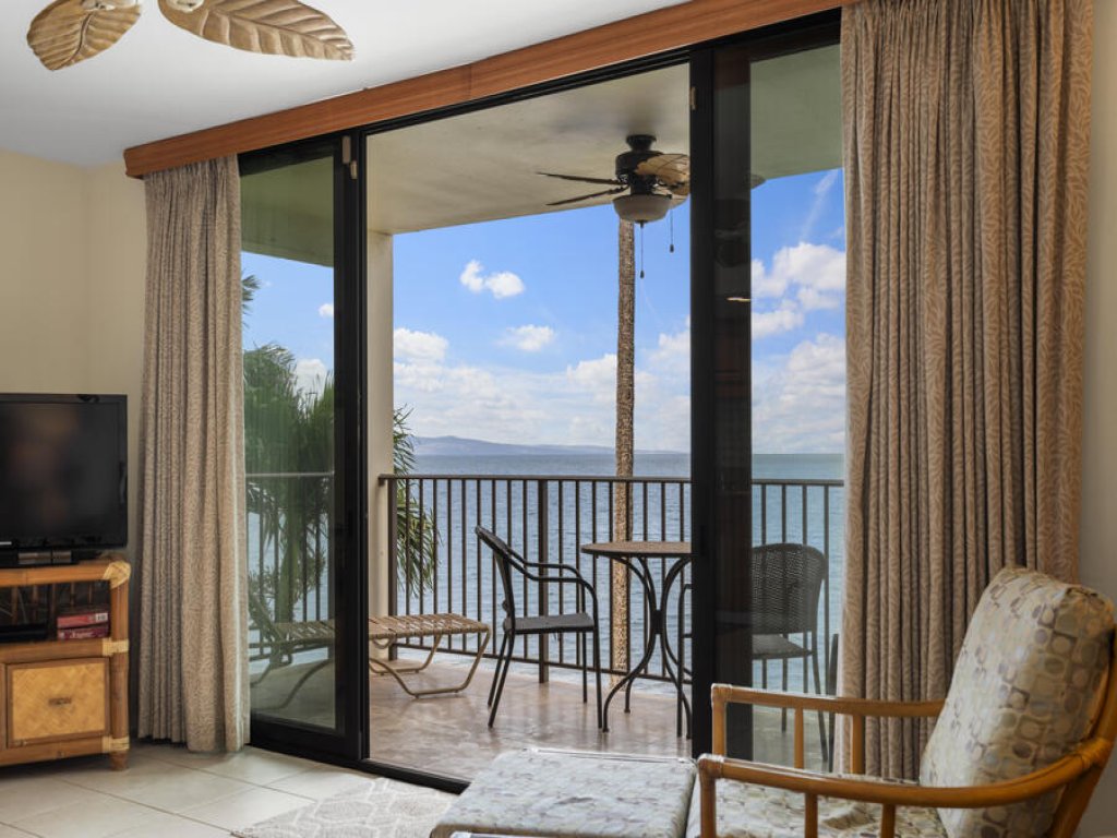 KIHEI BEACH, #305* Vacation Rental in Hawaii - RedAwning