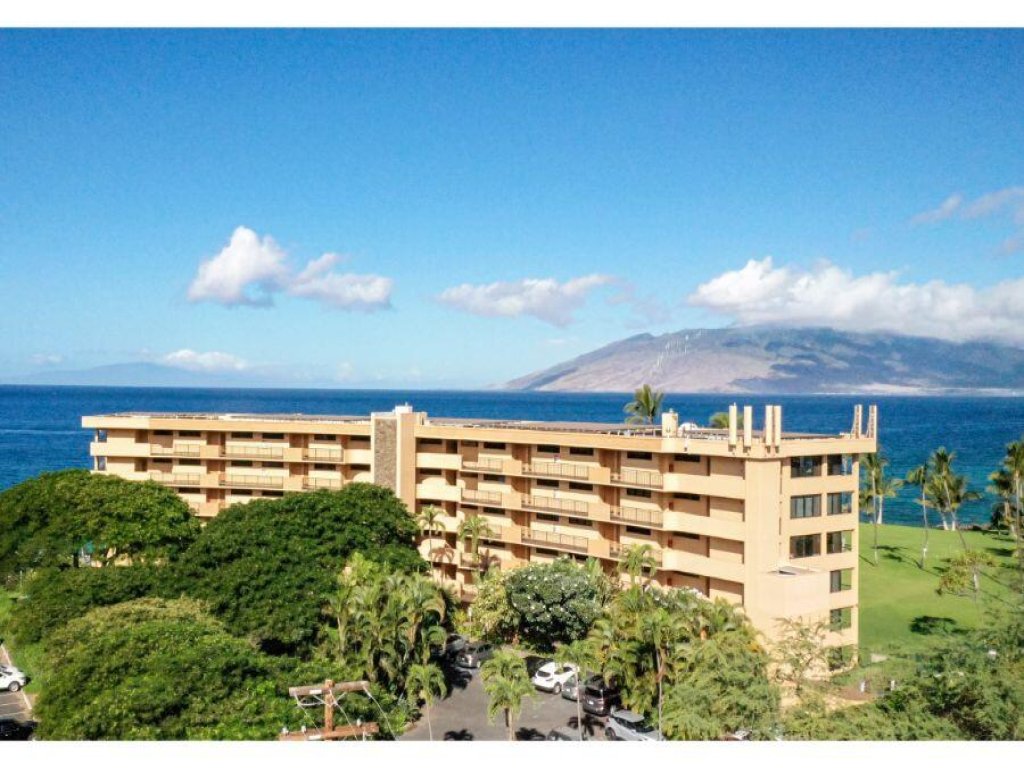 Kihei Surfside #305 Vacation Rental in Hawaii - RedAwning