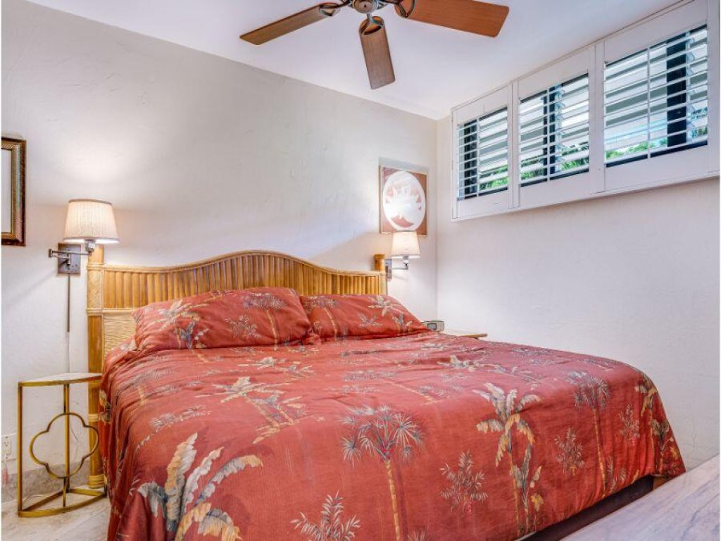 Kihei Surfside #305 Vacation Rental in Hawaii - RedAwning