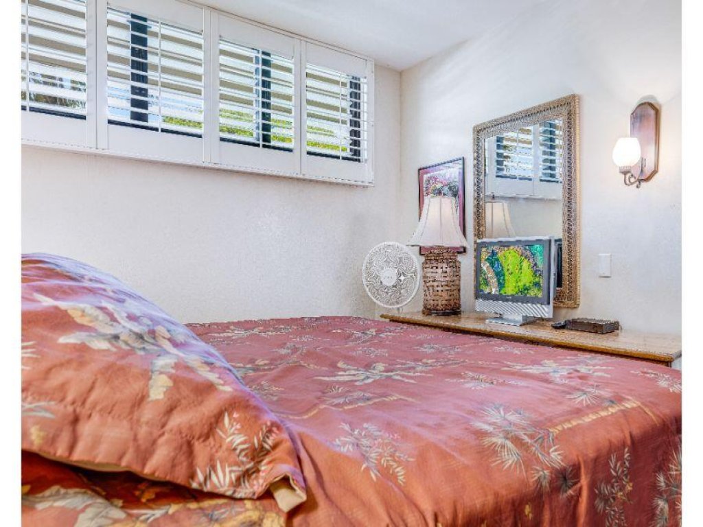 Kihei Surfside #305 Vacation Rental in Hawaii - RedAwning