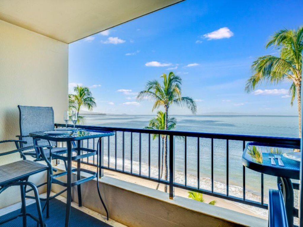 SUGAR BEACH RESORT, #PH27 Vacation Rental in Hawaii - RedAwning