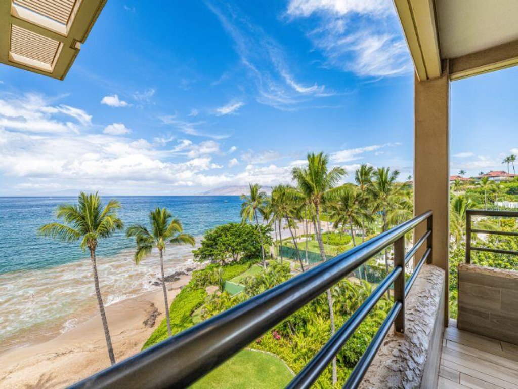 POLO BEACH CLUB #707 Vacation Rental in Hawaii - RedAwning