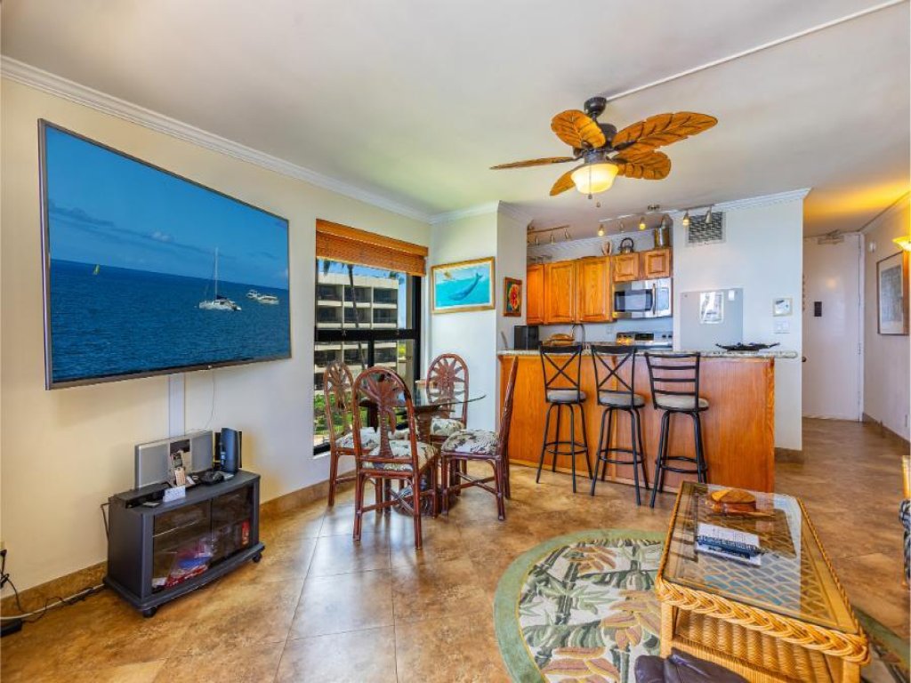 SUGAR BEACH RESORT, #414 Vacation Rental in Hawaii - RedAwning