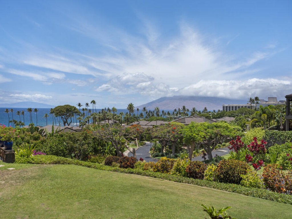 WAILEA ELUA, #2003  Vacation Rental in Hawaii - RedAwning