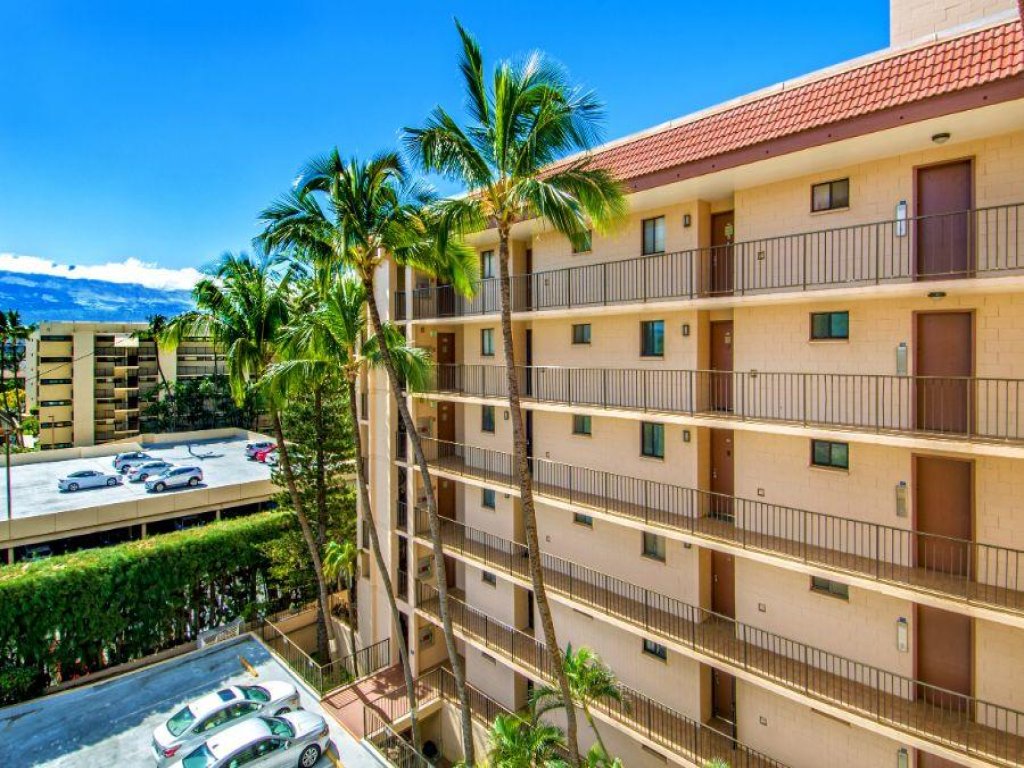 Kealia Resort #304 Vacation Rental in Hawaii - RedAwning