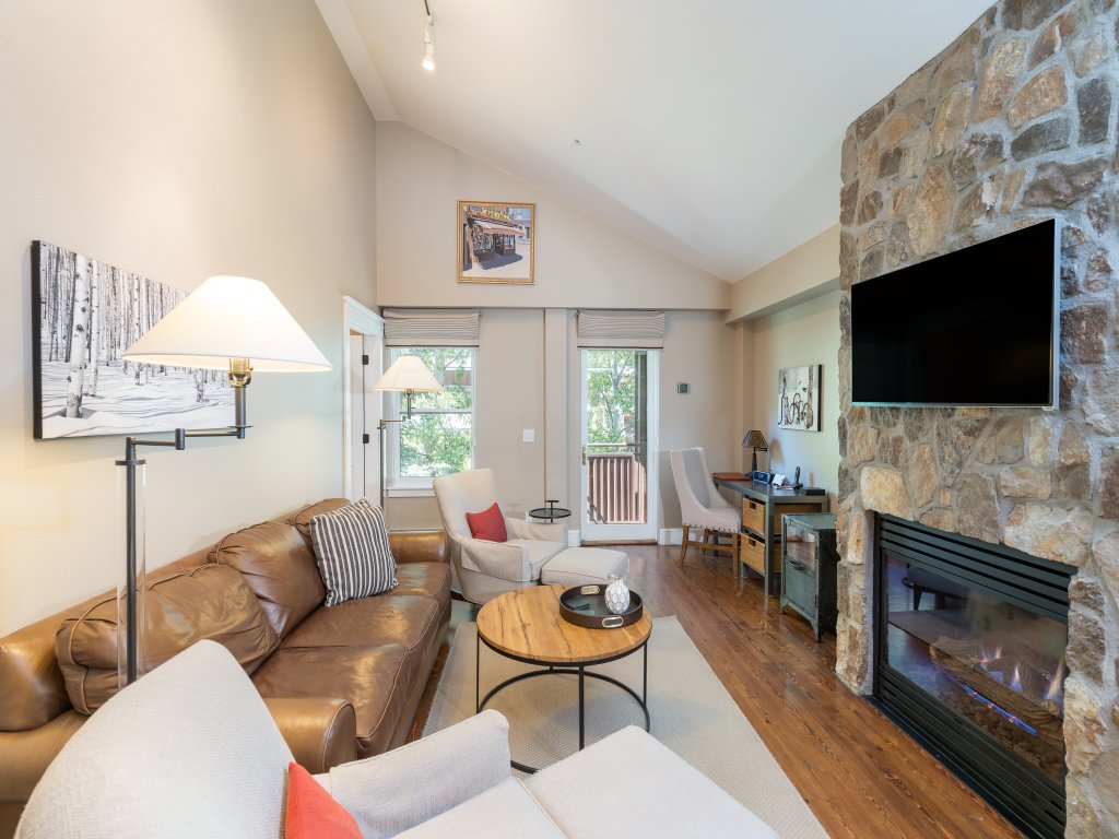 River Club 307 Vacation Rental in Telluride - RedAwning