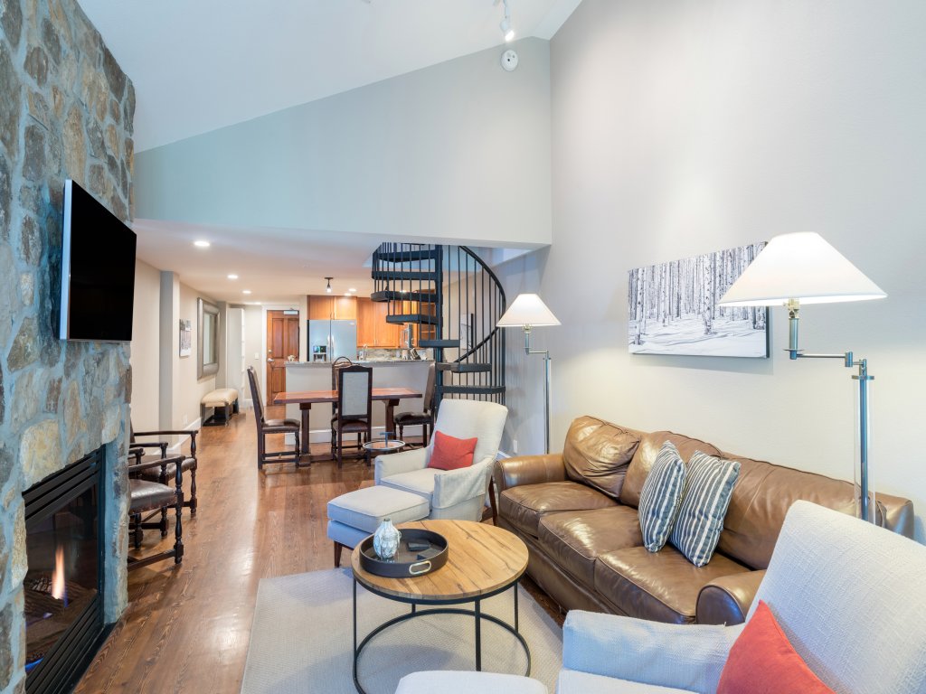 River Club 307 Vacation Rental in Telluride - RedAwning