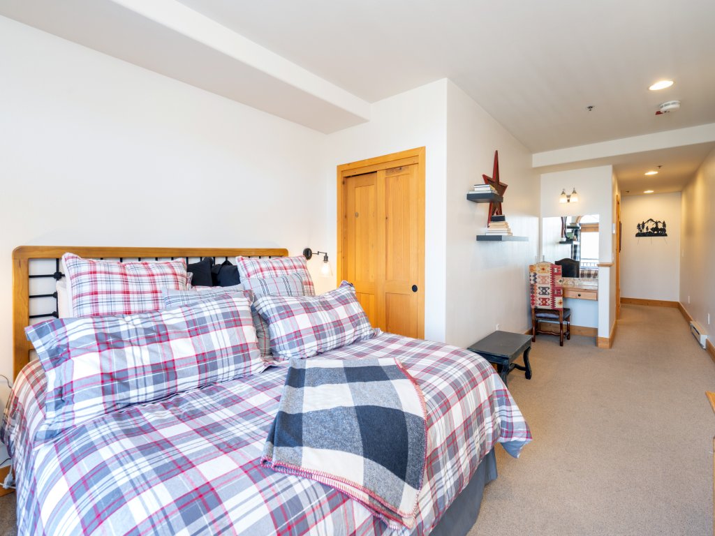 Bear Creek Lodge 408 Vacation Rental in Mountain Village - RedAwning