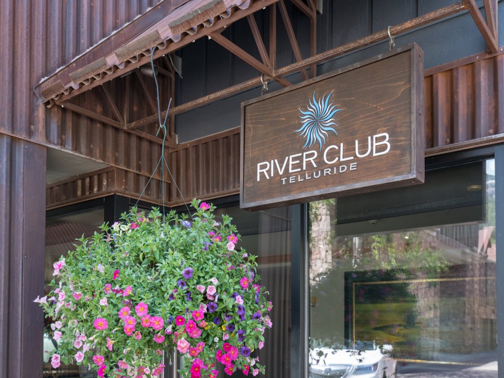 River Club 302 Vacation Rental in Telluride - RedAwning