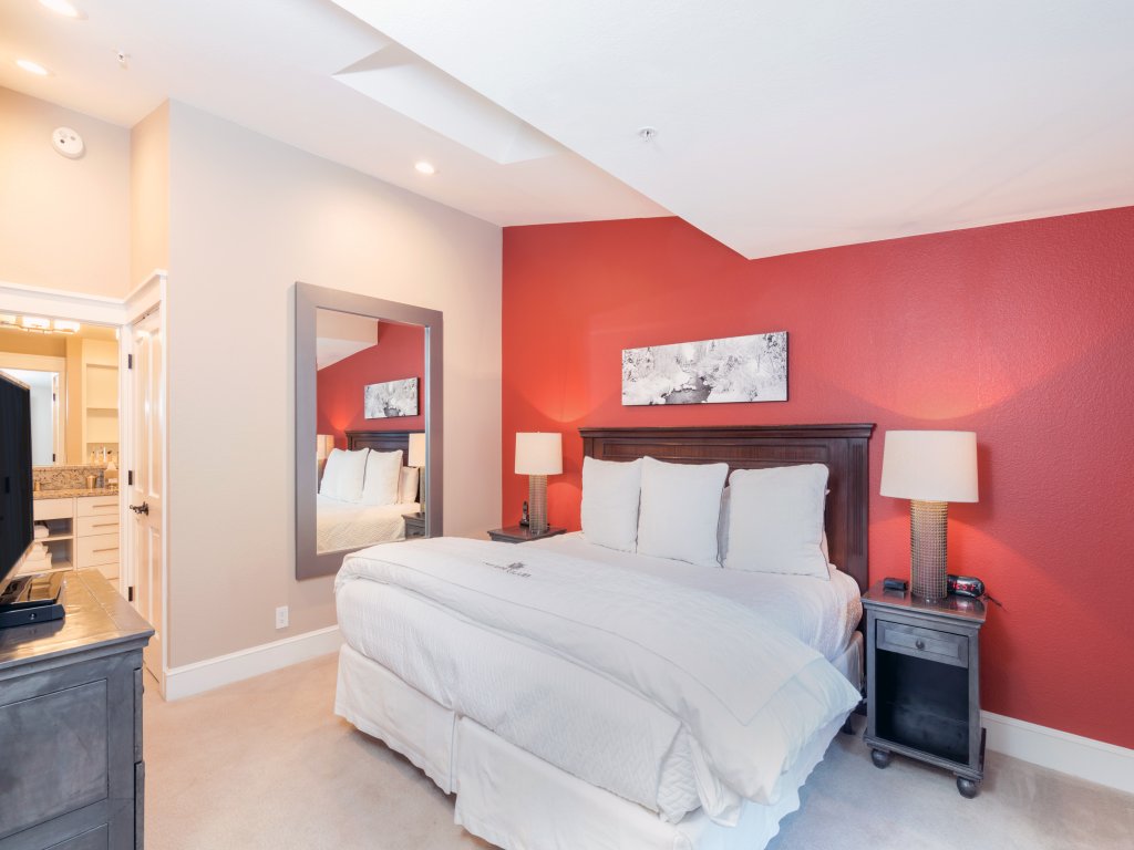River Club 303 Vacation Rental in Telluride - RedAwning