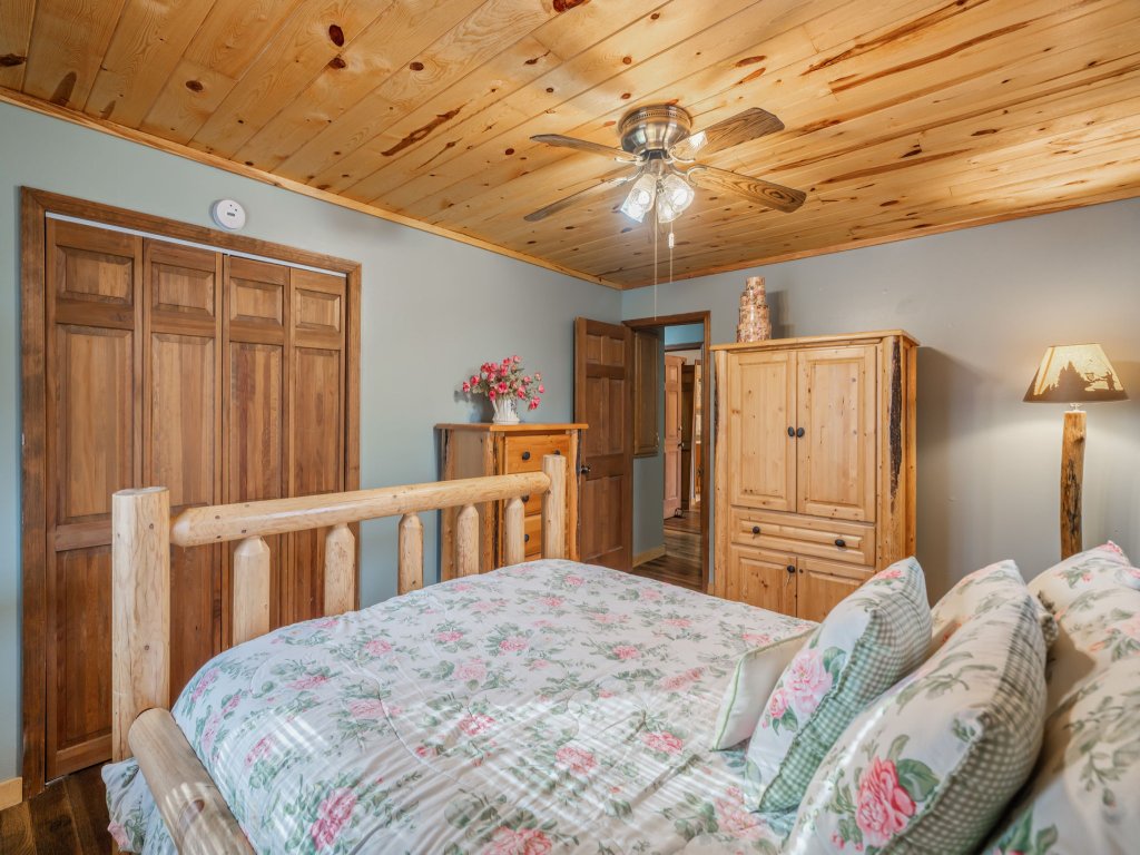 Perfect Place Vacation Rental in Sevierville - RedAwning