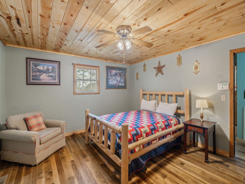 Perfect Place Vacation Rental in Sevierville - RedAwning