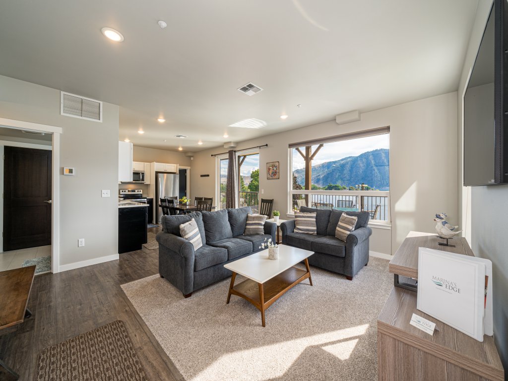 Marina's Edge Condo Walk to Restaurants, Wineries Vacation Rental in Washington - RedAwning