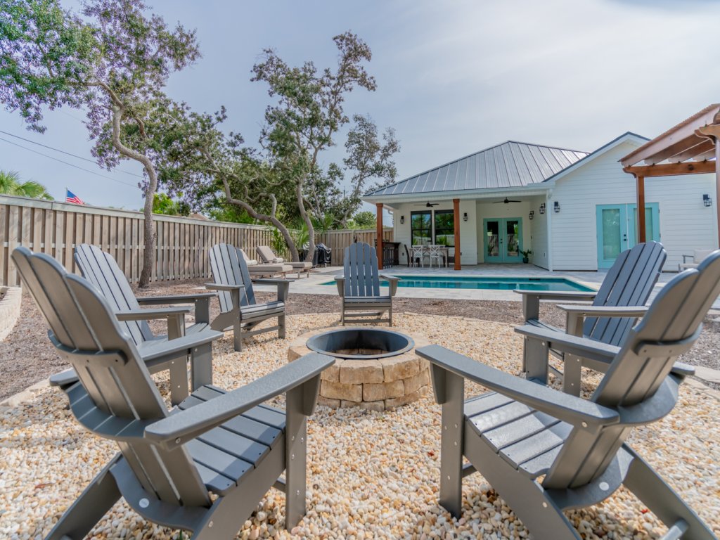 Bid-A-Wee Beach Bungalow Vacation Rental in Panama City Beach - RedAwning