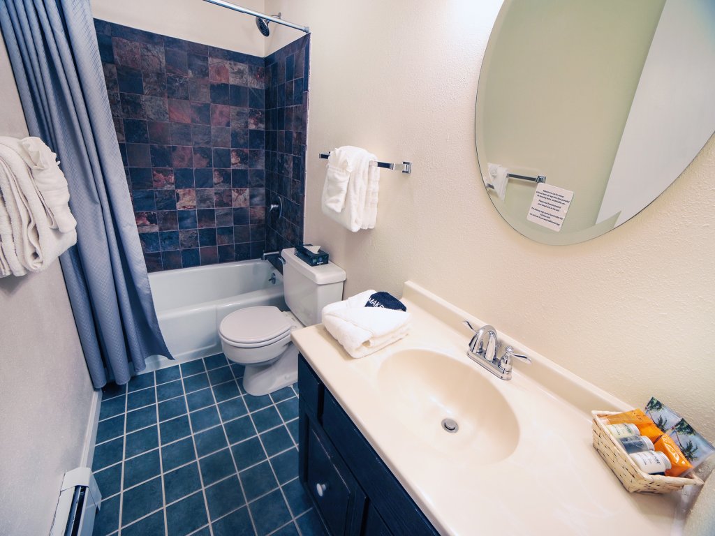 Fawn Valley Inn: 298 Vacation Rental in Estes Park - RedAwning