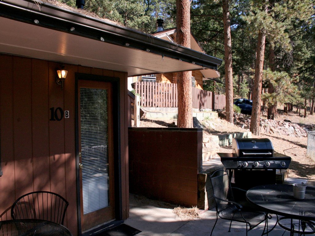 Timber Creek Chalets: 10B Vacation Rental in Estes Park - RedAwning