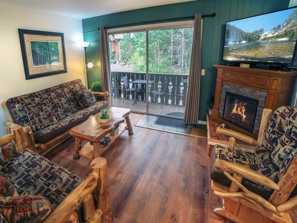 Fawn Valley Inn: 205 Vacation Rental in Estes Park - RedAwning