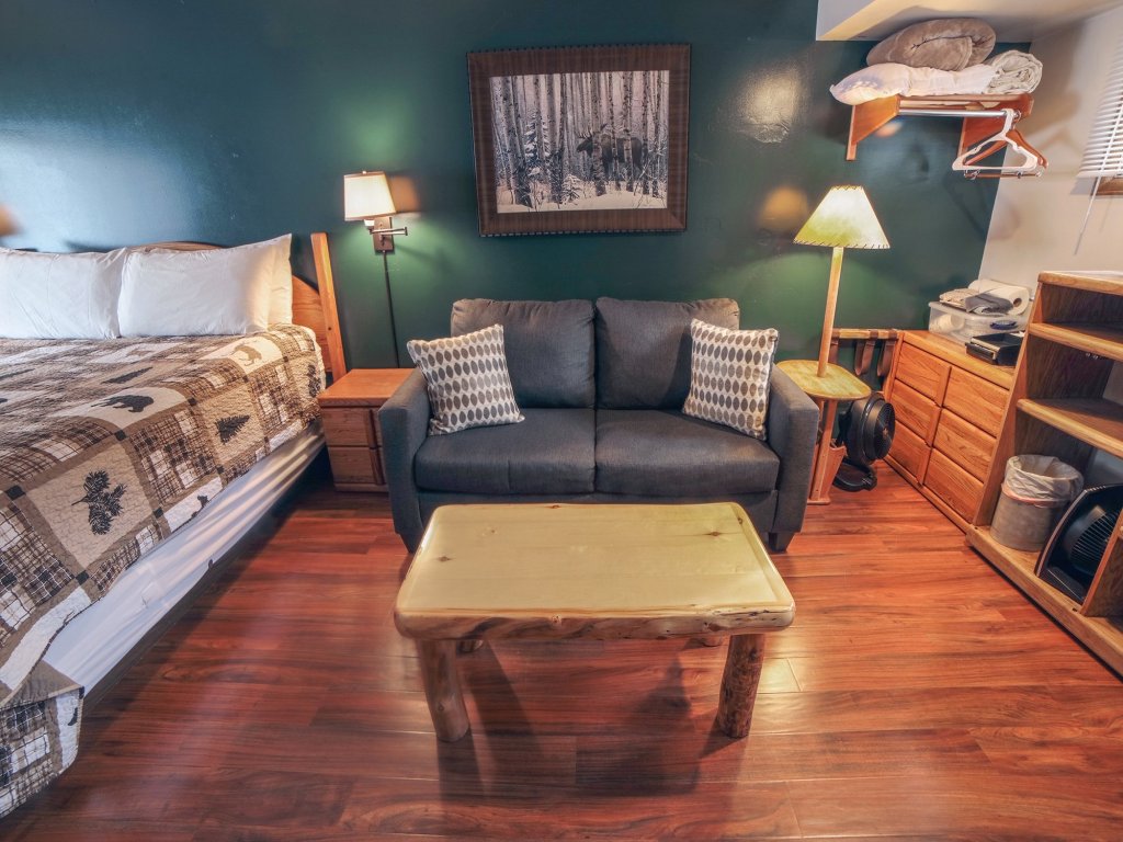 Sunnyside Knoll: 2 Vacation Rental in Estes Park - RedAwning