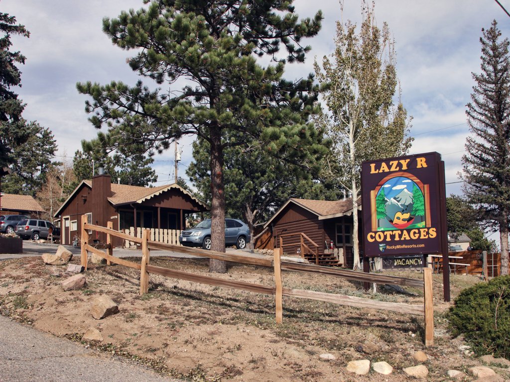 Lazy R Cottages: 14 Vacation Rental in Estes Park - RedAwning