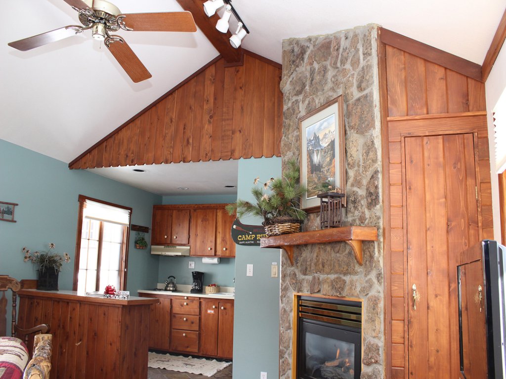 Fawn Valley Inn: 157 Vacation Rental in Estes Park - RedAwning