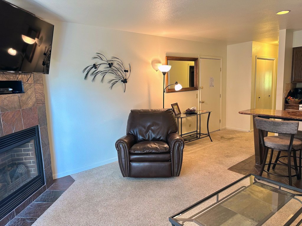 Fawn Valley Inn: 292 Vacation Rental in Estes Park - RedAwning