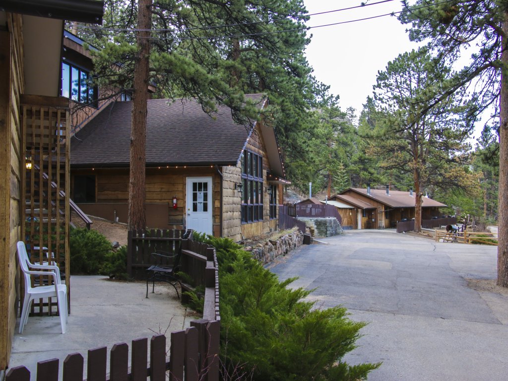Timber Creek Chalets: 10A Vacation Rental in Estes Park - RedAwning
