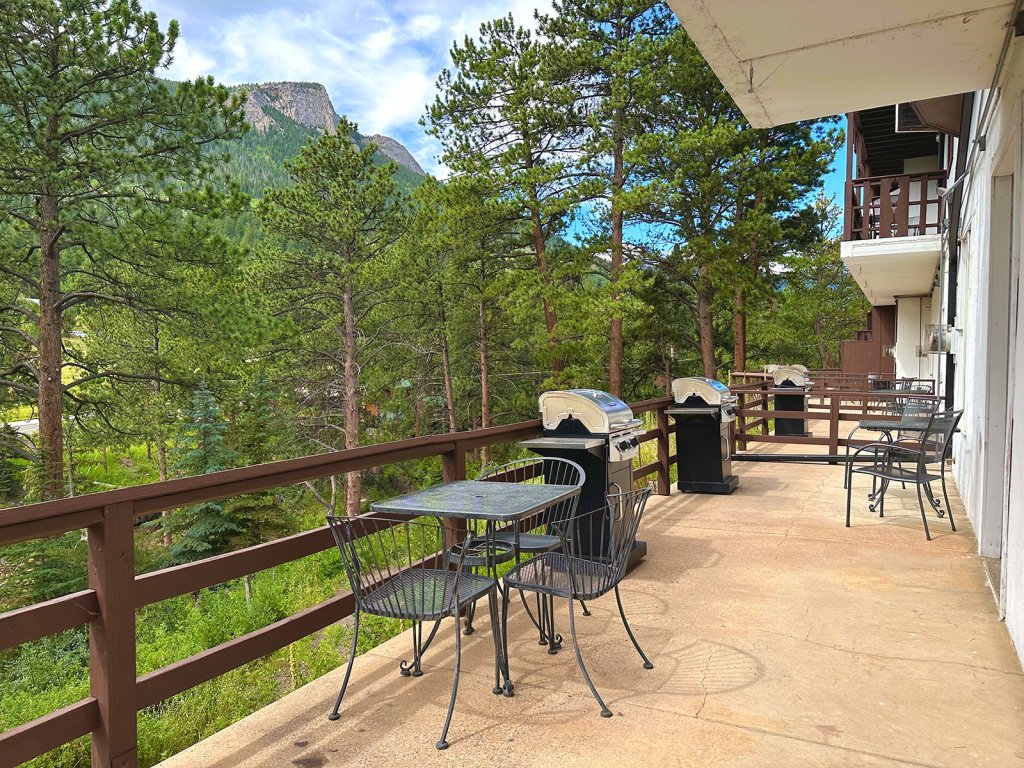 Fawn Valley Inn: 103 Vacation Rental in Estes Park - RedAwning