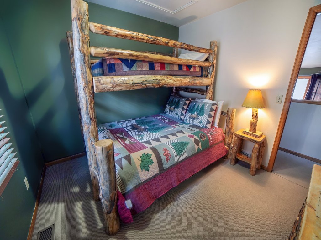 Lazy R Cottages: 15 Vacation Rental in Estes Park - RedAwning