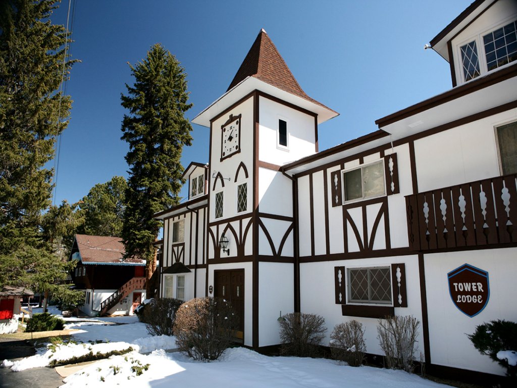 Fawn Valley Inn: 242 Vacation Rental in Estes Park - RedAwning