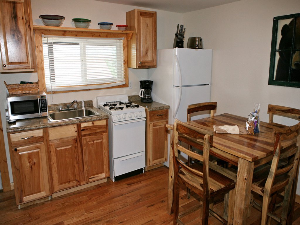 Lazy R Cottages: 4 Vacation Rental in Estes Park - RedAwning