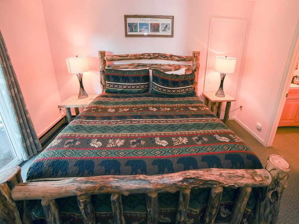 Fawn Valley Inn: 276 Vacation Rental in Estes Park - RedAwning