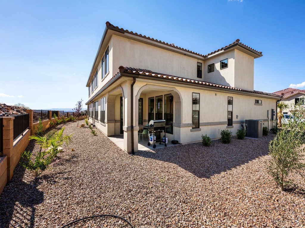 Grand Getaway Vacation Rental in Utah - RedAwning