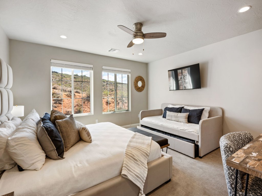 Grand Getaway Vacation Rental in Utah - RedAwning