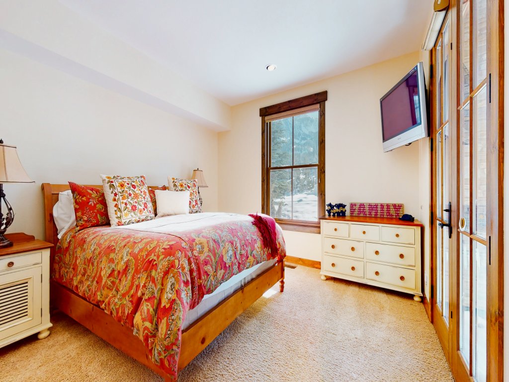 Snowcreek VI The Lodges #1167 Vacation Rental in Mammoth Lakes - RedAwning