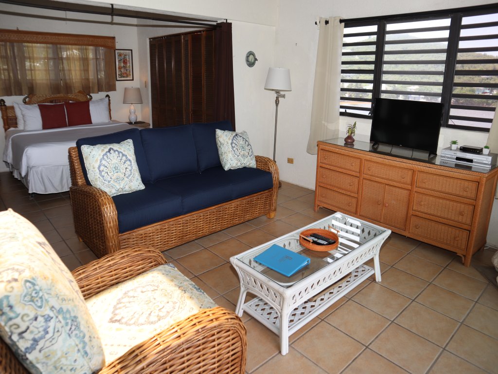 B9 Vacation Rental - RedAwning