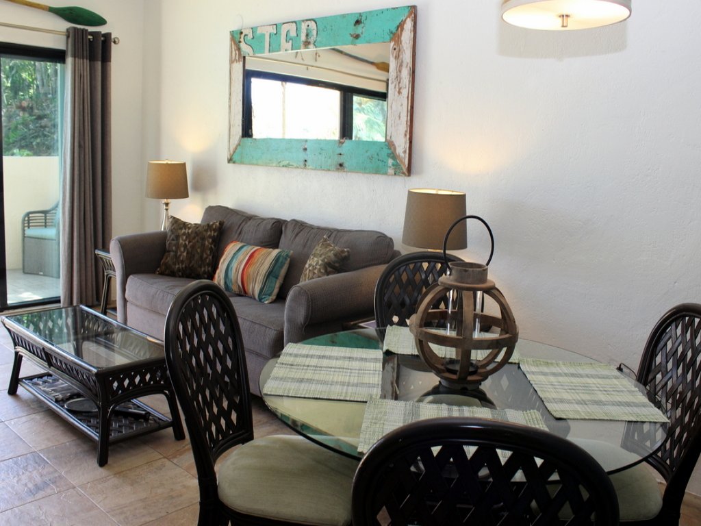 F10 Vacation Rental - RedAwning