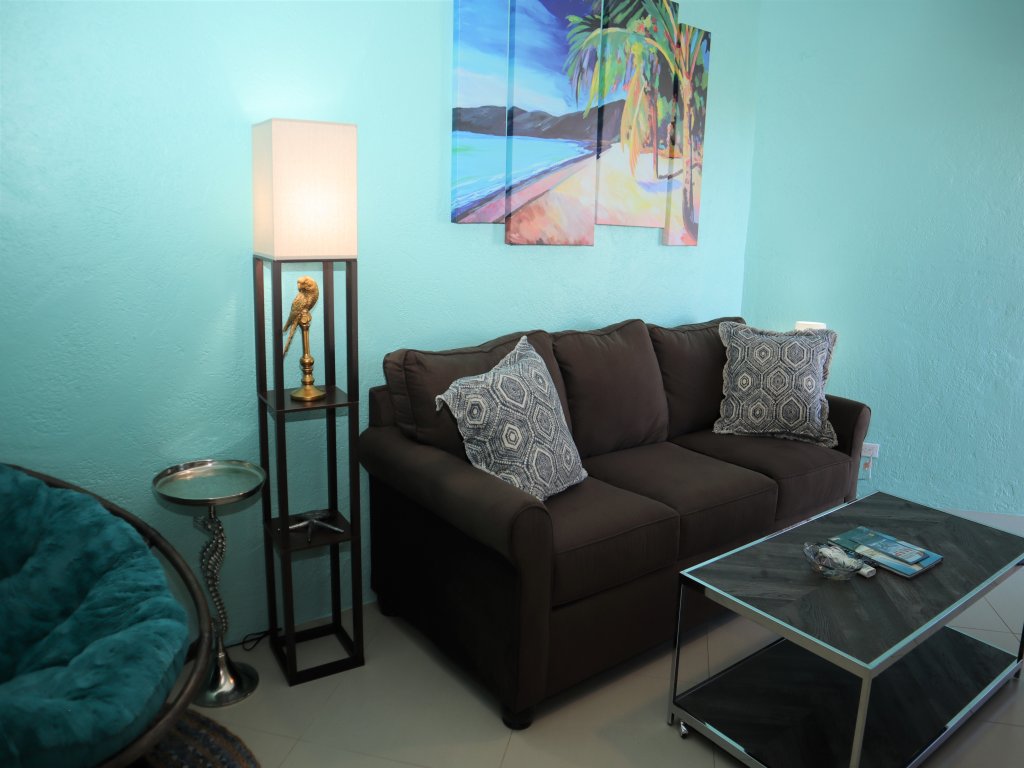 E12 Vacation Rental - RedAwning