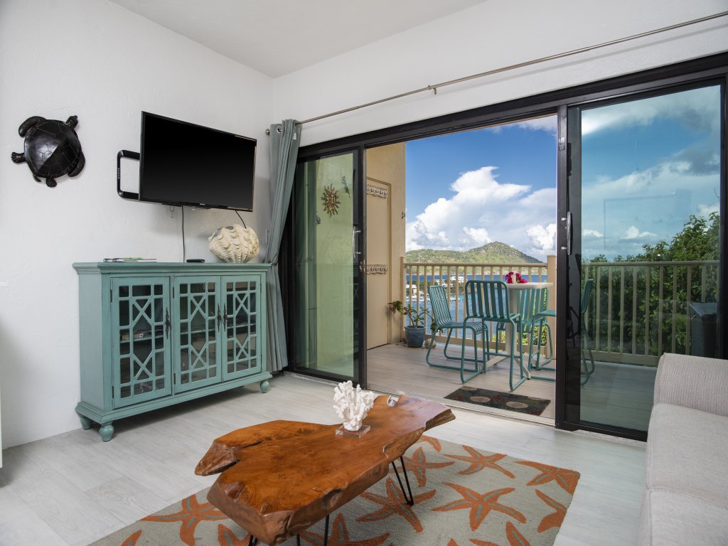 F5 Vacation Rental - RedAwning