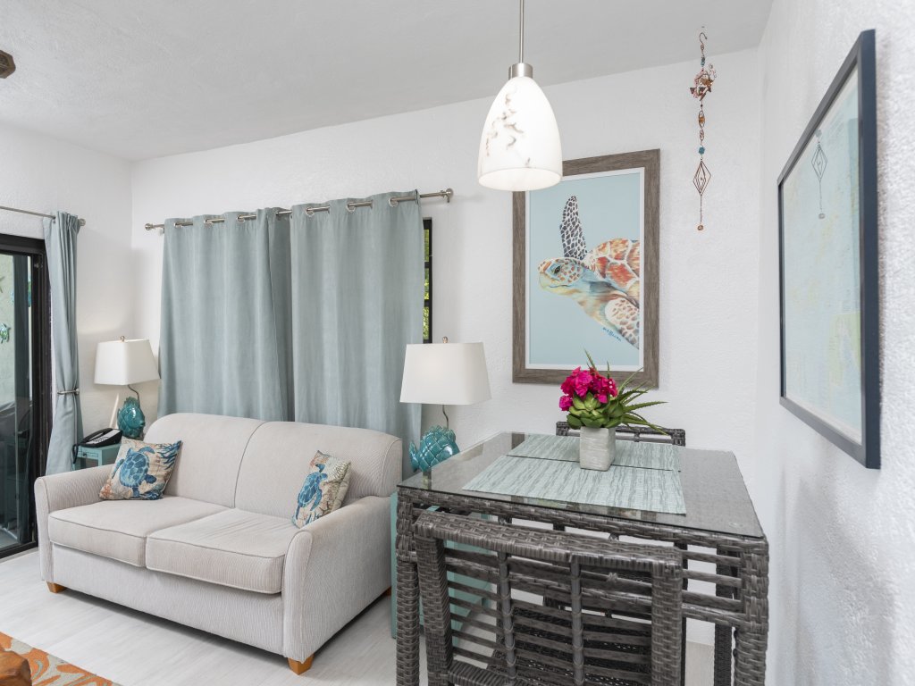 F5 Vacation Rental - RedAwning